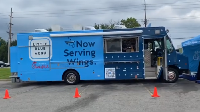 A Little Blue Menu food truck makes a stop in Kentucky. 