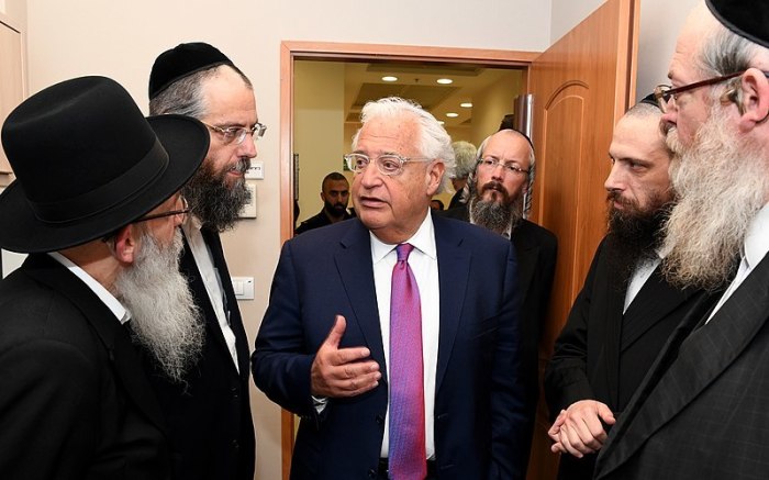 U.S. Ambassador to Israel David Friedman visits the Achiya Learning Center on May 22, 2018, in Bnei Brak, which offers occupational, emotional, psychological and hydrotherapy therapy treatment for children up to the age of 12 mainly from the ultra-orthodox Jewish community.