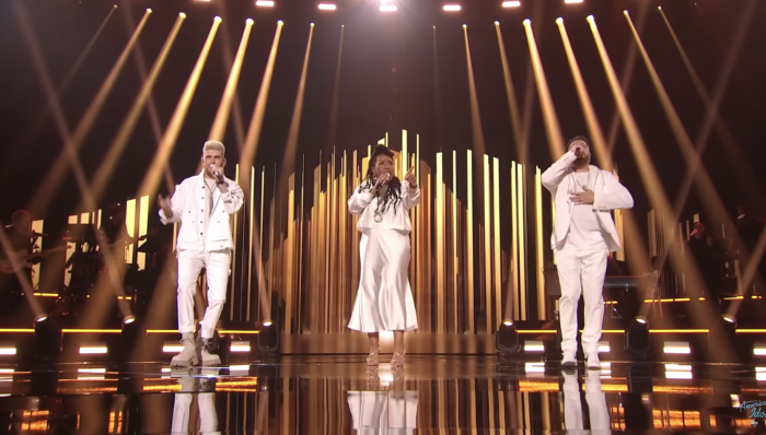 'American Idol' stars Danny Gokey, Melinda Doolittle and Colton Dixon performed 'Shackles (Praise You)' by duo Mary Mary as a tribute to Mandisa.