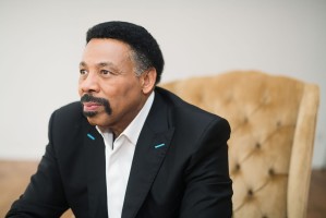 Ministry axes Tony Evans’ Mexican Riviera cruise as speculation abounds about undisclosed sin