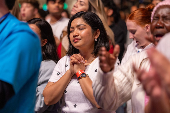 People all over the arena lifted their voices in praise to God during a powerful time of worship leading up to Graham's message.