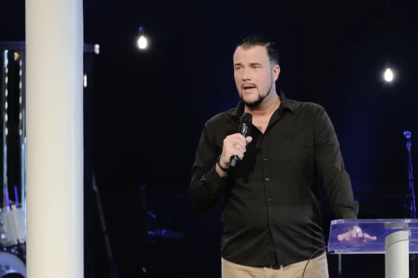 Pastor Chris Reed accused of addiction to kratom by former church members