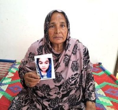 Parveen Shaukat with photo of daughter who was abducted and forcibly converted and married to a Muslim.