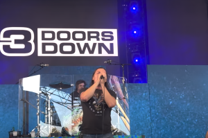 3 Doors Down lead singer stops concert to share the Gospel with thousands: 'Jesus Christ loves you'