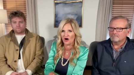 Gary Thomas "Tom" Keesee (L) and his parents Gary (R) and Drenda Keesee (C).