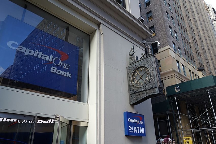 The "silk clock" operates next to the Capital One of the Schwarzenbach Buildings (470 Park Avenue South), at the southwest corner of 32nd Street and Park Avenue in East Midtown, Manhattan, New York.