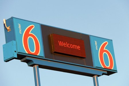 Wikimedia Commons/trentv11182 https://commons.wikimedia.org/wiki/File:Motel_6_Flagstaff_(35738618670).jpg