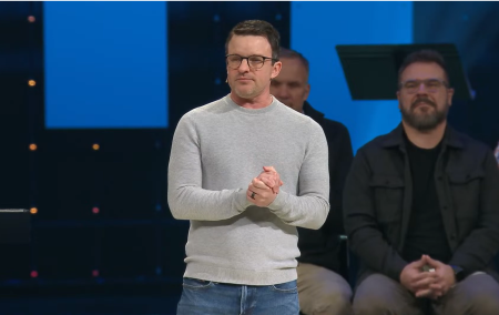 Shawn Williams has been named as the new senior pastor of Willow Creek Community Church in Chicago, Illinois. He is currently the South Barrington campus pastor and executive pastor of weekends. In the background on the right is outgoing senior pastor Dave Dummitt.