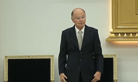 Bishop Edir Macedo preaching from Portugal.