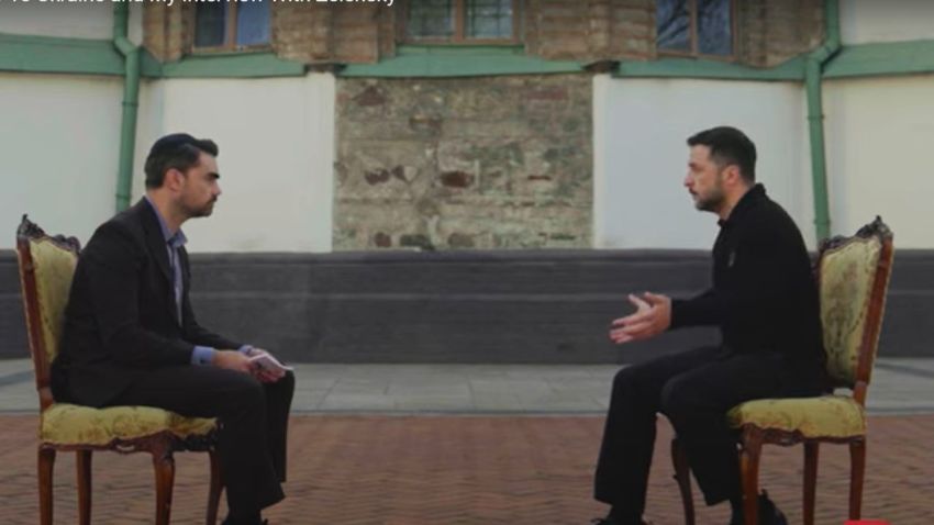 Daily Wire co-founder Ben Shapiro (L) interivews Ukrainian President Volodymyr Zelensky (R) in Kyiv.