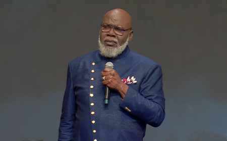 Bishop T.D. Jakes announces at a Sunday service on April 27, 2025, that he is handing over the reins of The Potter's House megachurch in Dallas, Texas, to his daughter, Sarah Jakes Roberts, and son-in-law Touré Roberts.