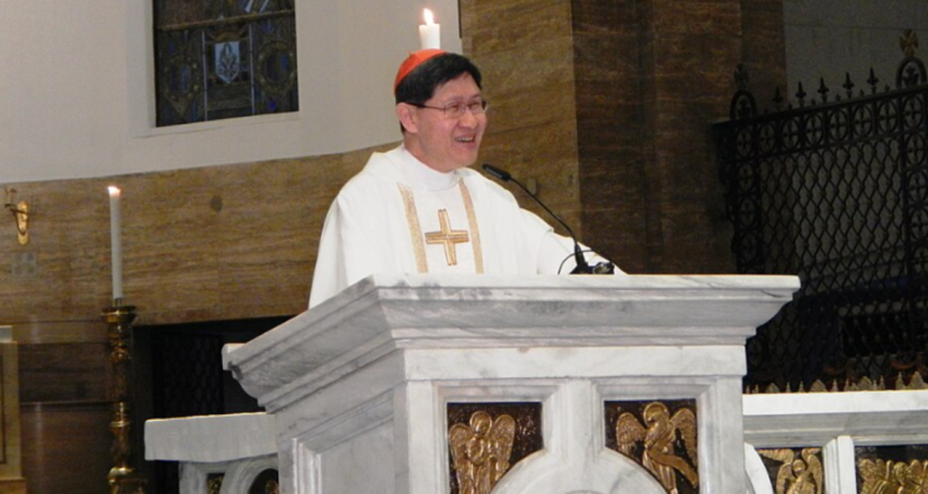Cardinal Luis Tagle celebrates mass on Holy Thursday 2014. 