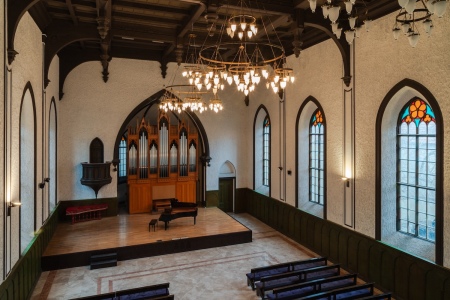 The interior of the Church of the Savior, a 19th century Lutheran church that today hosts assorted Protestant congregations.