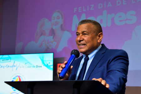 After 35 years of Christian life, Rafael Martínez is a respected pastor, along with his wife, Antonia Martínez, of the Habakkuk 3.2 International Worship Center in the Bronx, New York, and a successful construction entrepreneur. 