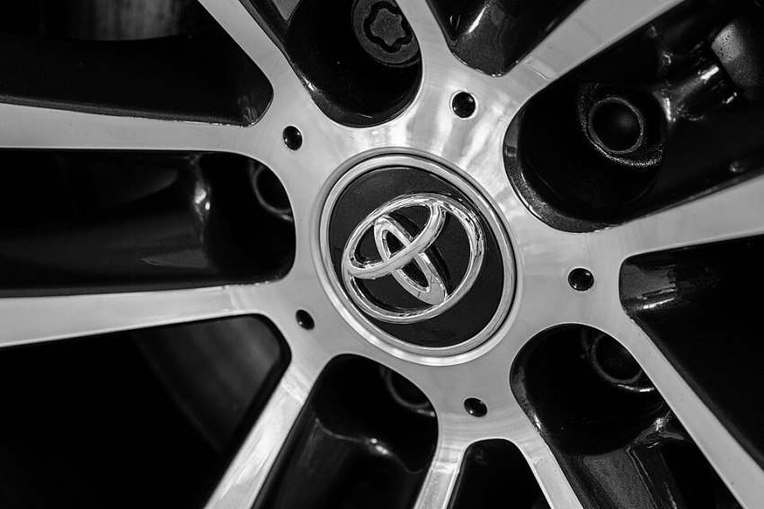 Dietmar Rabich / Wikimedia Commons / “Dülmen, Auto Bertels, Toyota GR Supra -- 2021 -- 9577 (bw)” / CC BY-SA 4.0 https://commons.wikimedia.org/wiki/File:D%C3%BClmen,_Auto_Bertels,_Toyota_GR_Supra_--_2021_--_9577_(bw).jpg