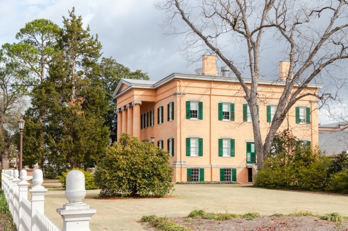 One of the major landmarks in Milledgeville, Georgia, is the Old Governor’s Mansion with its stately Greek Revival architecture.