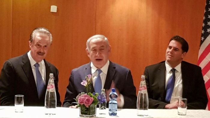 Friends of Zion Founder Mike Evans (L) seated next to Israeli Prime Minister Benjamin Netanyahu (C).