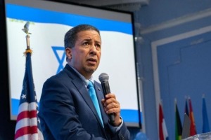 1,000 Evangelical Christians gather at Hispanic church in Queens for 'Bless Israel' event