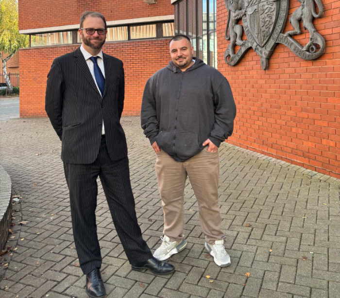 Shaun O’Sullivan (R) and his defense lawyer, Michael Phillips (L)