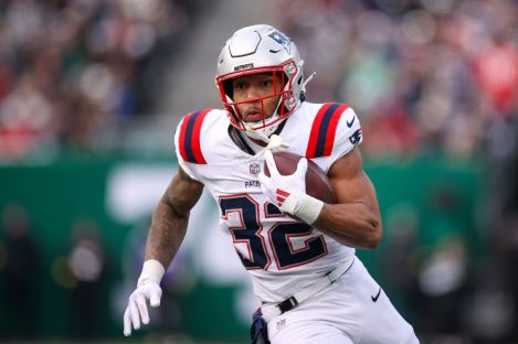Patriots running back TreVeyon Henderson shares Scripture in New Year's message 