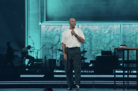 Earl McClellan kicks off Passion 2026 warning against conference highs, points students to Christ alone