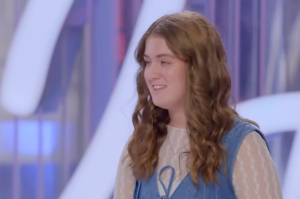 Teenage Chick-fil-A worker brings fellow 'American Idol' hopeful to tears by performing her original song