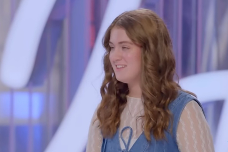 Teenage Chick-fil-A worker brings fellow 'American Idol' hopeful to tears by performing her original song