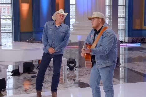 Country music star tears up during son's 'American Idol' audition: 'That's my boy!'