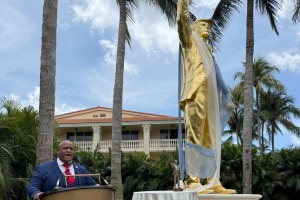 Trump statue ‘Don Colossus’ isn’t ‘golden calf' worship, Pastor Mark Burns claims