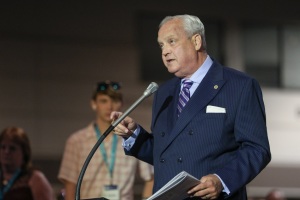 SBC approves amendment strengthening ban on women pastors