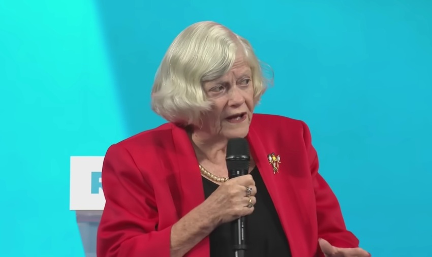 Ann Noreen Widdecombe (1947–2026), ex-membro do Parlamento Britânico e do Parlamento Europeu, discursa na Conferência Nacional Reform UK 2024.