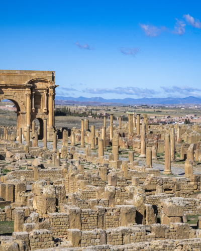 Arch of Trajan and Roman ruins in Timgad, Algeria.