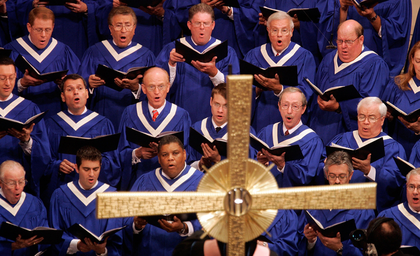 Choir members sing during the funeral of televangelist Dr. D. James Kennedy at the Coral Ridge Presbyterian Church September 13, 2007, in Fort Lauderdale, Florida. Dr. Kennedy who died on Sept. 5, 2007, was the longtime senior minister of Coral Ridge Church and founder of Coral Ridge Ministries, his Christian broadcasting outreach. 