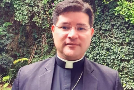 Venezuela bishop released after 5 years in prison, says guards pulled out his toenails