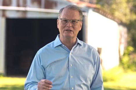 Adam Hamilton releases ad bashing 'both extremes,' opposes socialism and open borders