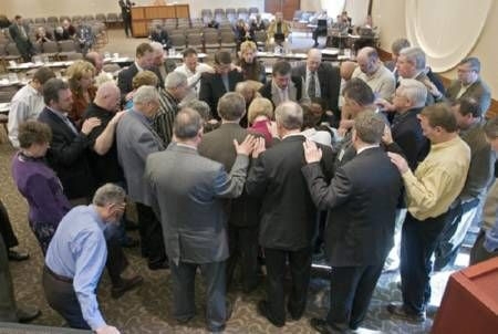 NAMB trustees gather in prayer for Geoff Hammond and his wife, Debbie. Trustees unanimously approved Hammond as NAMB's new president in a March 21 meeting.