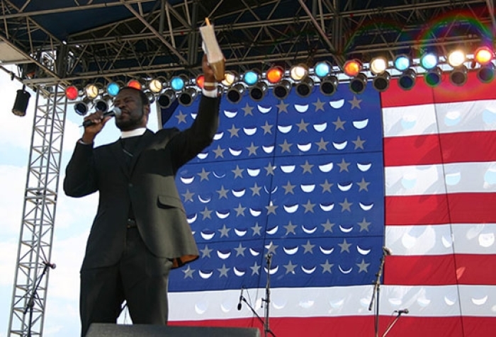 Bishop Harry Jackson of Hope Christian Church raises the Bible on stage as thousands of Christians rededicate the nation back to God on the 400th anniversary of the landing of the first English settlers in North America, April, 29, 2007.