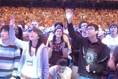 More than 22,000 college students at Urbana 2006 in St. Louis, Mo., worship in praise. College students from 144 countries, including large crowds of Asian Americans, attended the triennial conference last December.