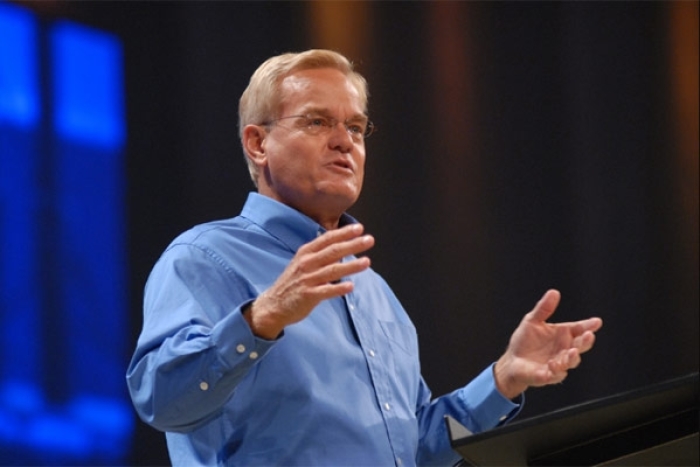 Bill Hybels, senior pastor of Willow Creek Community Church, addresses thousands of church leaders at the 2007 Leadership Summit in South Barrington, Ill., Aug. 9-11.