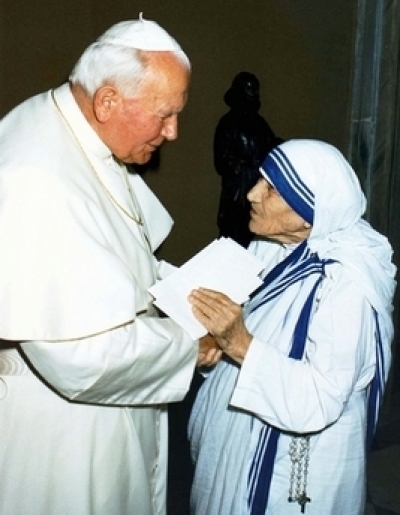 Pope John Paul II greets Mother Teresa of Calcutta at the start of the private audience at the Vatican May 20, 1997.