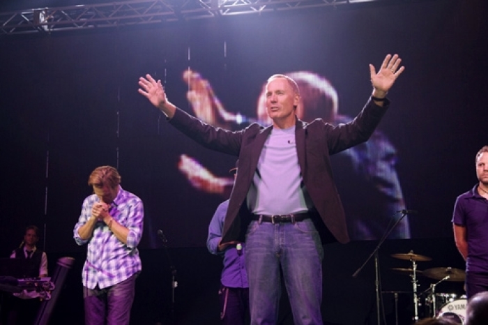 Bestselling author Max Lucado speaks at the Make A Difference Tour, October 2010.