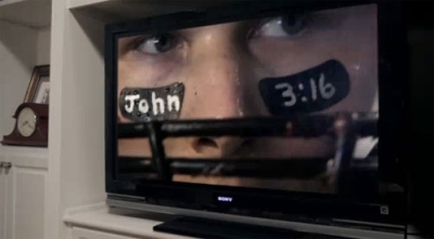 The John 3:16 commercial unexpectedly airs before the fourth quarter of Super Bowl.