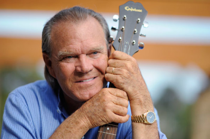 Recording artist Glen Campbell is photographed at his home in Malibu, California August 4, 2008. Country star Campbell will perform a rare club gig in Los Angeles on Aug. 19, the day his new CD of rock 'n' roll covers hits stores, his label said on August 6, 2008. Picture taken August 4, 2008.
