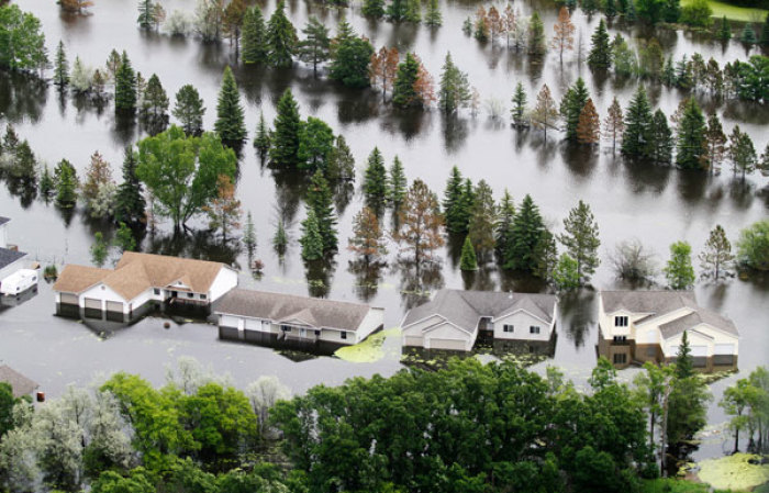 A neighbourhood is submerged in flood waters in Minot, North Dakota June 24, 2011. Federal officials sharply increased plans to release more water on the swollen Souris River on Thursday, adding up to three feet to the expected peak of flooding at Minot, North Dakota, where thousands of homes already have been evacuated.