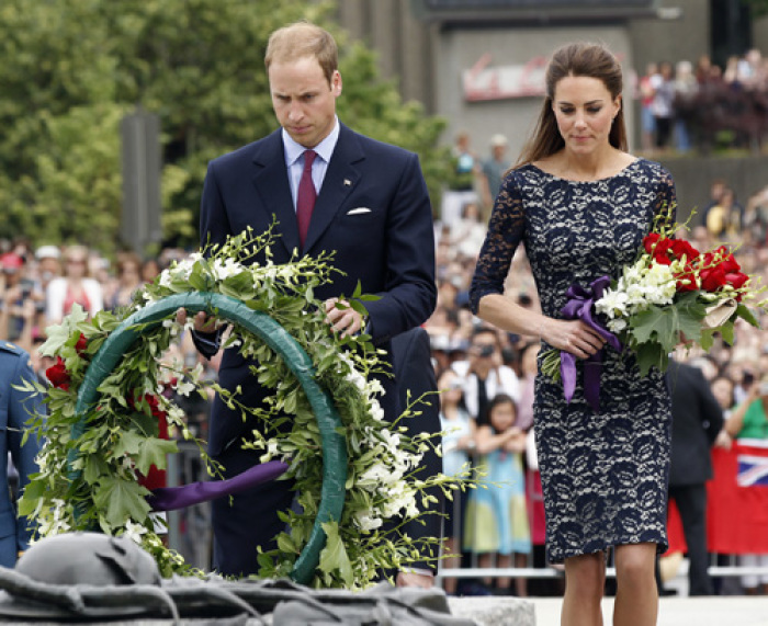 Britain's Prince William (L) and his wife Catherine, Duchess of Cambridge lay a wreath and flowers at the National War Memorial in Ottawa June 30, 2011. The couple will tour seven cities in four provinces and one territory in Canada before heading to California on July 8.