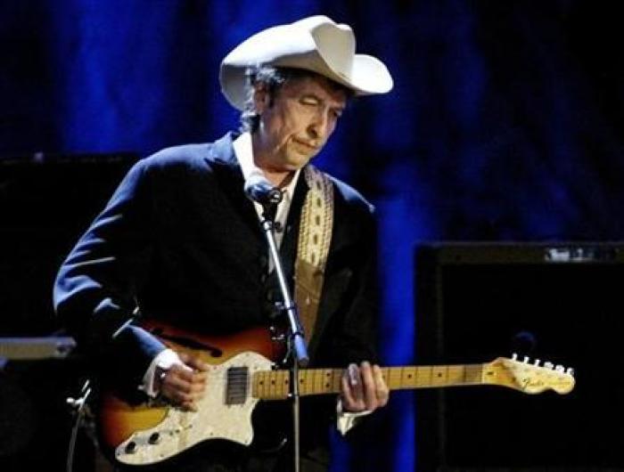 Famed rocker Bob Dylan performs at the Wiltern Theatre in Los Angeles in this file photo, May 5, 2004.
