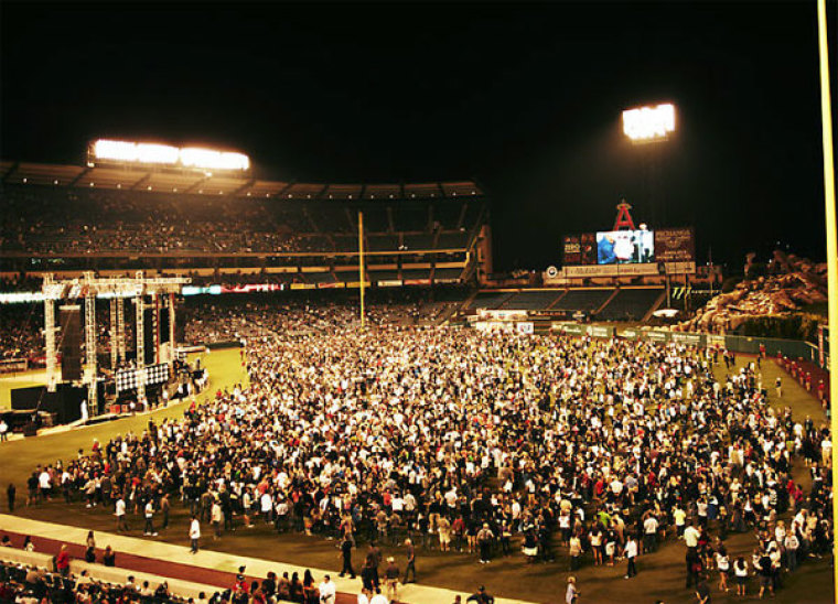 Harvest Crusade Anaheim 2025 - Tommy Gretchen