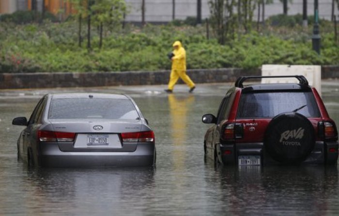 Stranded cars are seen in flood waters in lower Manhattan as Hurricane Irene closed in on the New York City area August 28, 2011. Hurricane Irene battered New York with heavy winds and driving rain on Sunday, shutting down the U.S. financial capital and most populous city, halting mass transit and causing massive power blackouts as it churned slowly northward along the eastern seaboard.