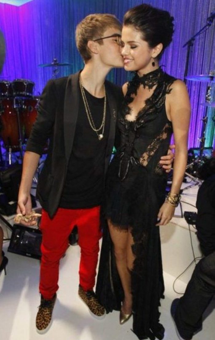 Justin Bieber and Selena Gomez arrive 2011 MTV Video Music Awards in Los Angeles.