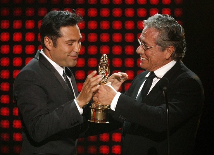 Actor Edward James Olmos (R) presents boxer Oscar De La Hoya with a Special Achievement in Sports Television award during the taping of the 2009 NCLR Alma awards at the Royce Hall in Los Angeles September 17, 2009. The National Council of La Raza (NCLR) gives out the ALMA awards to honor outstanding Latino artistic achievement in television, film and music.
